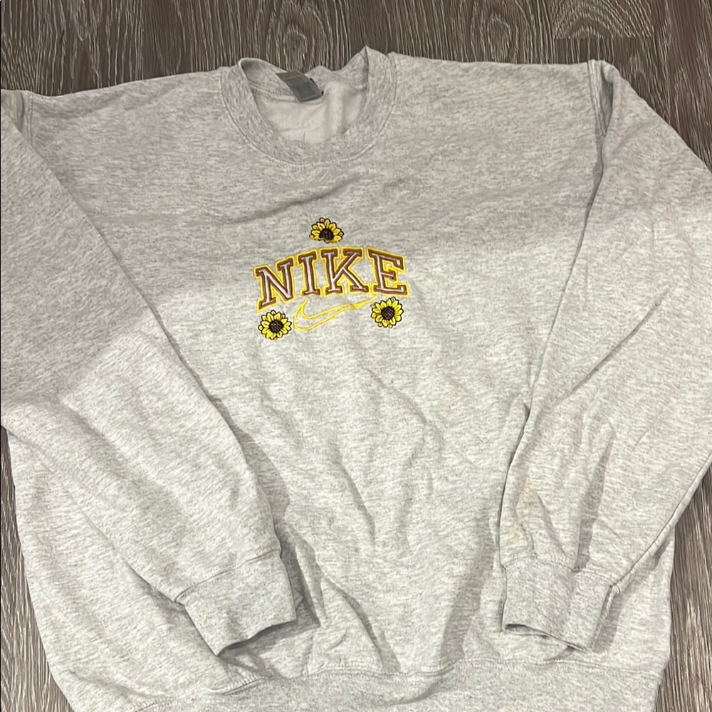 Nike Gray Crewneck Sweatshirt